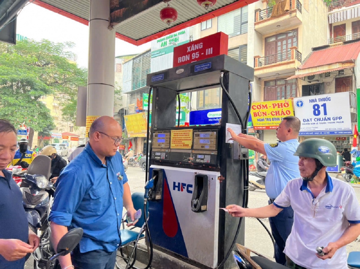 Tăng cường kiểm tra, giám sát kinh doanh xăng dầu, ngăn chặn găm hàng, tăng giá